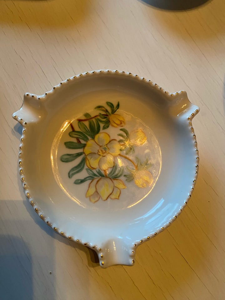 Porcelæn, Askebæger og vase