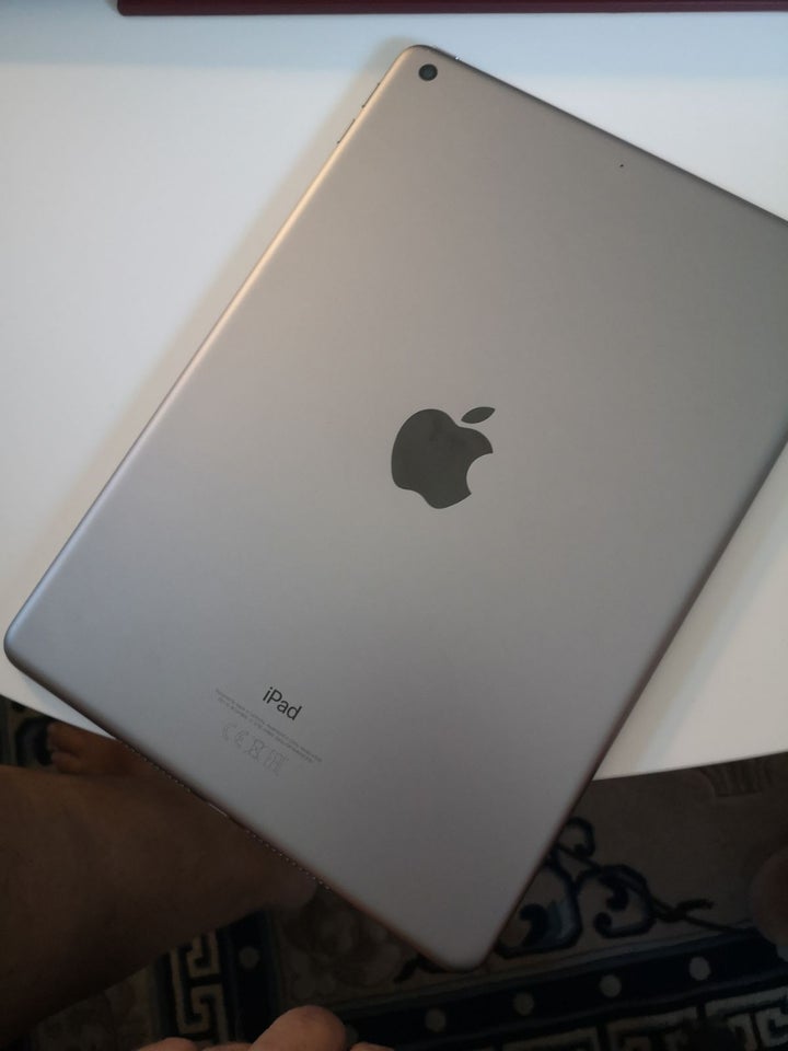 iPad 6, 64 GB, sort