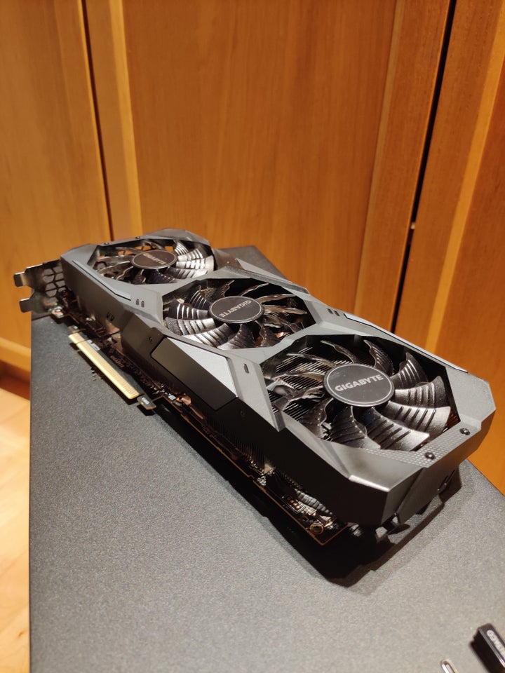 RTX 2080Ti Gigabyte, 11 GB RAM,