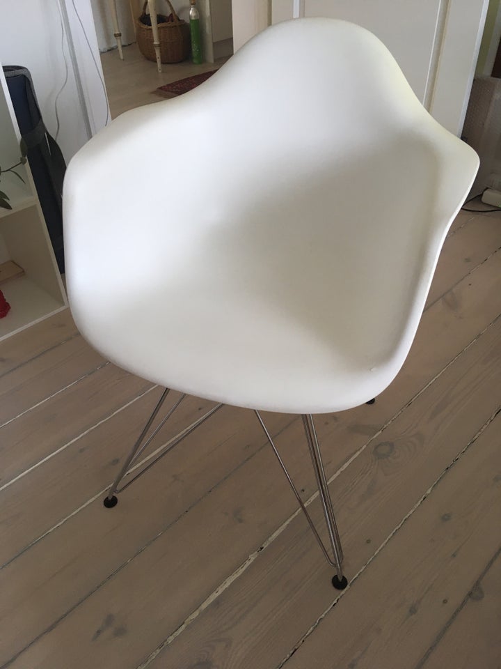 Eames Fiberglas chair DAR Stol