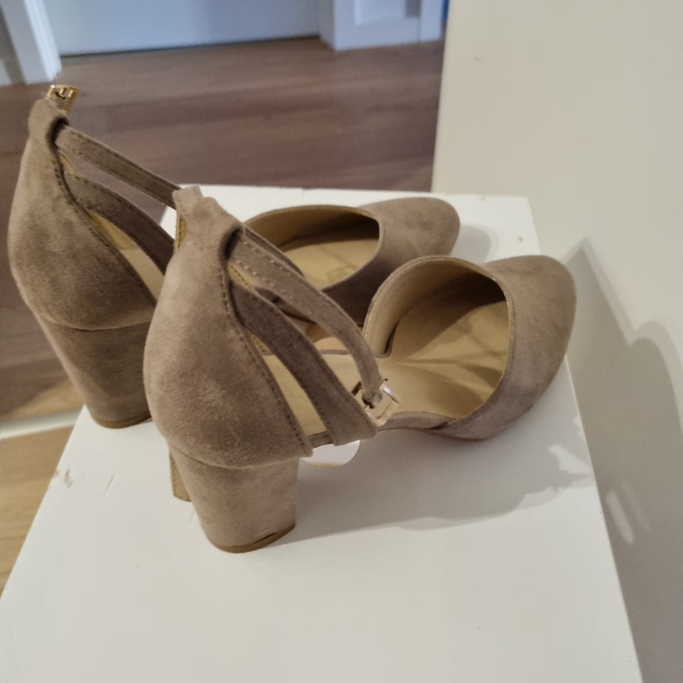 Pumps, str. 38, Beige