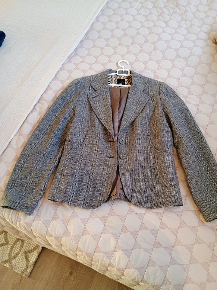 Blazer, str. 42, Whiite