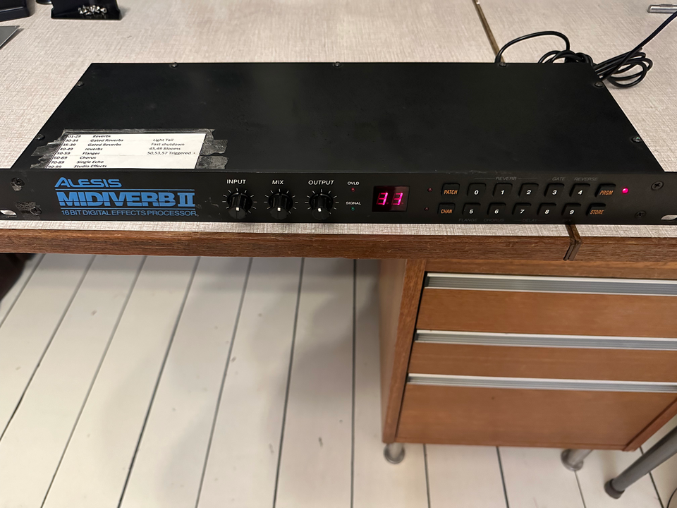 Reverb, Alesis Midiverb II