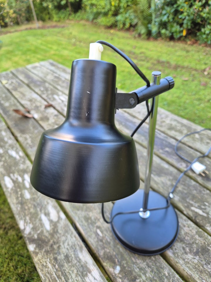 Lampe, E. S Horn