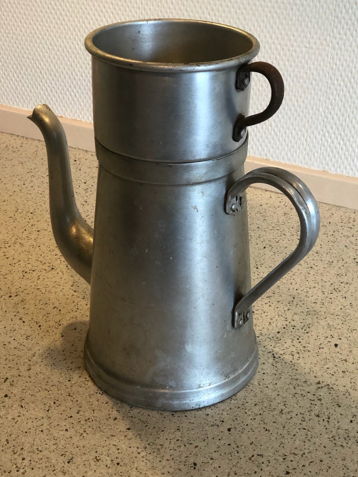 Gammel aluminium kaffekande