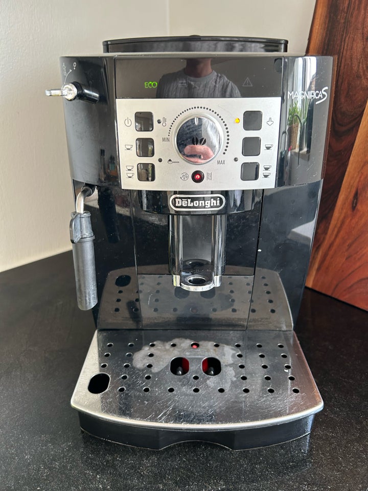 Kaffemaskine  Delonghi magnifica
