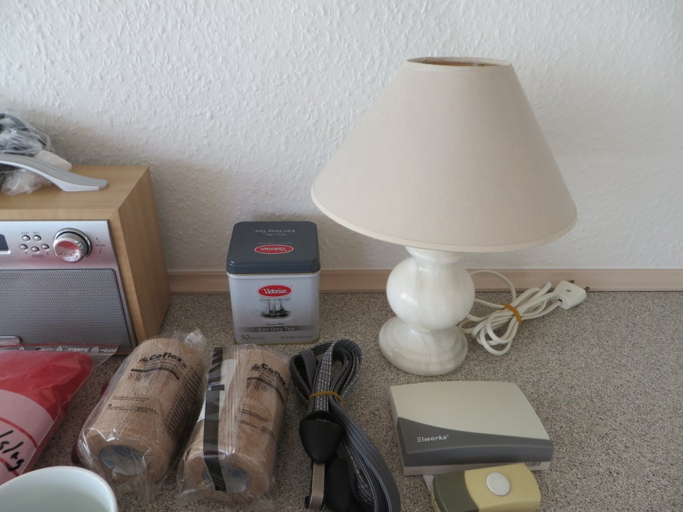 Radio, Bordlampe, Regnfrakke