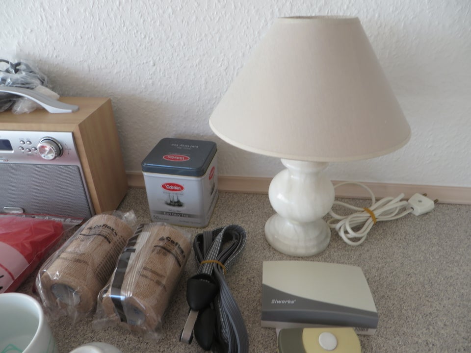 Radio, Bordlampe, Regnfrakke