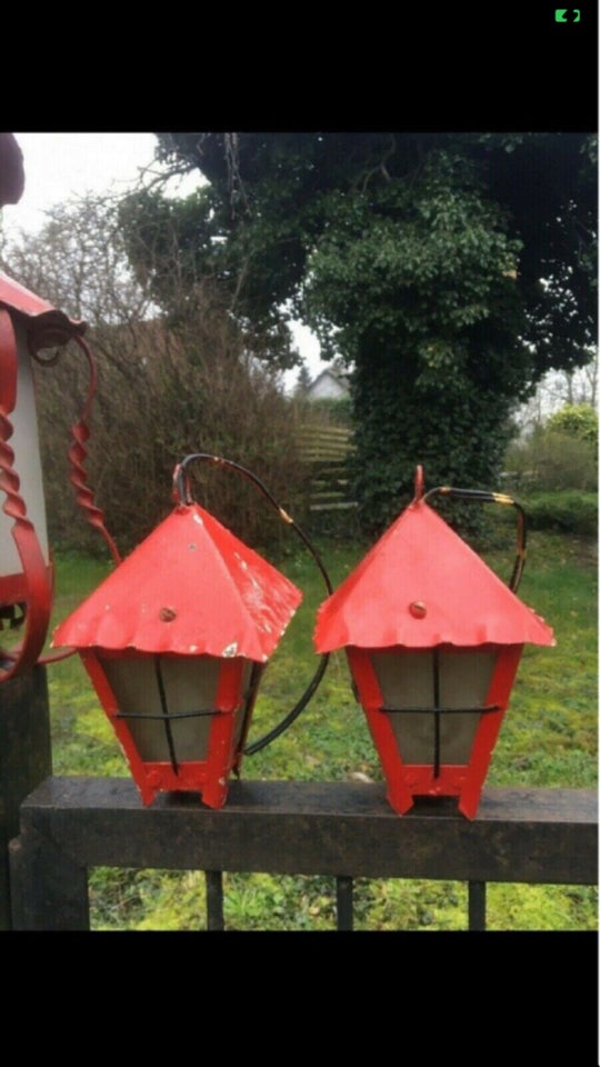 Skøn rød vintage lampe i støbejern 