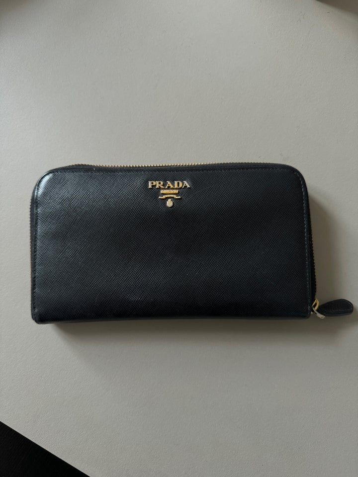 Pung, Prada