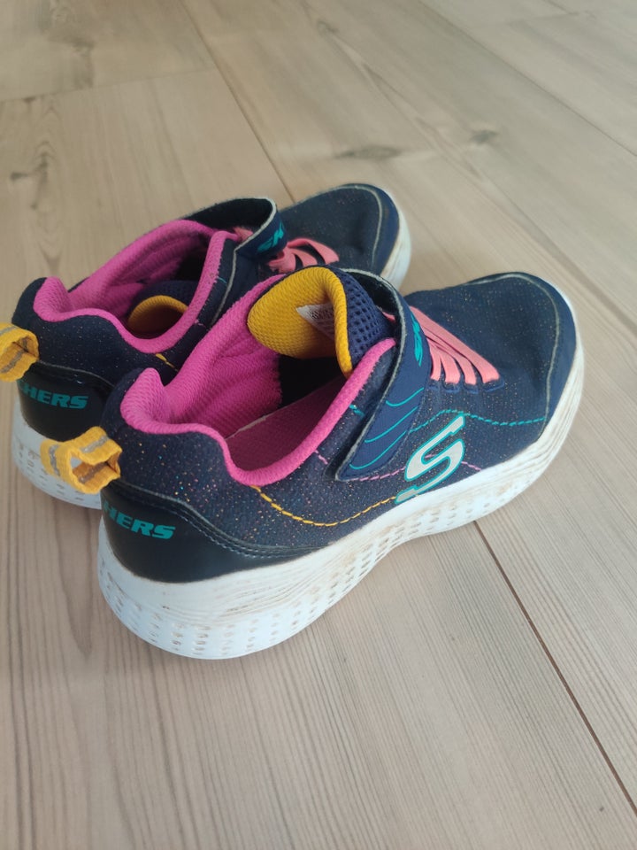 Kondisko str 32 Skechers