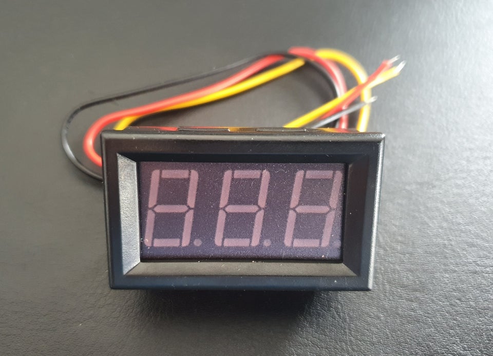 Andet 056'' voltmeter display