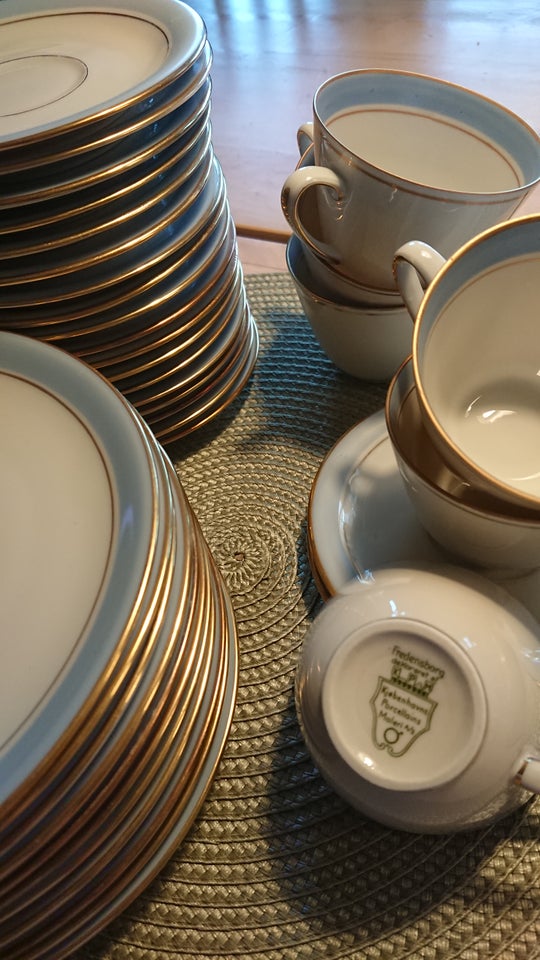 Porcelæn Te/Kaffestel creme guld