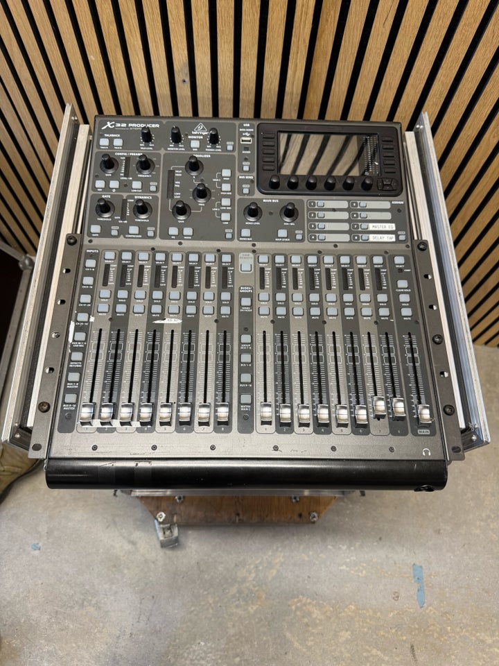 Mixer m stageboks, Behringer X32