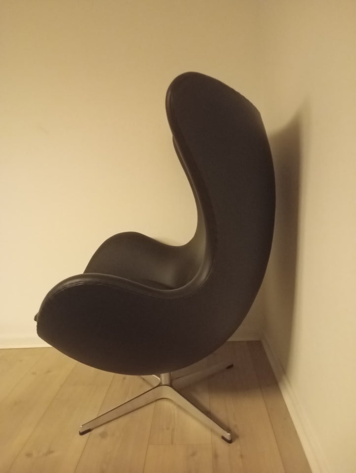 Arne Jacobsen, Ægget, Stol