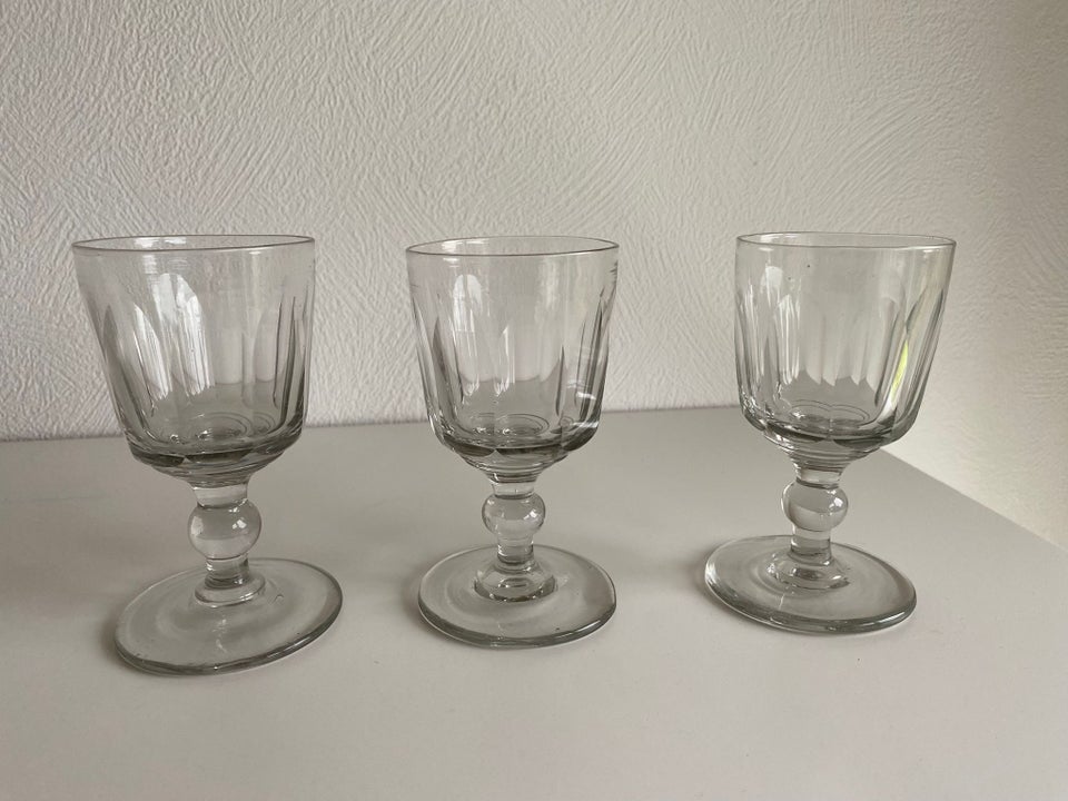 Wellington vinglas, Glas, 100 år