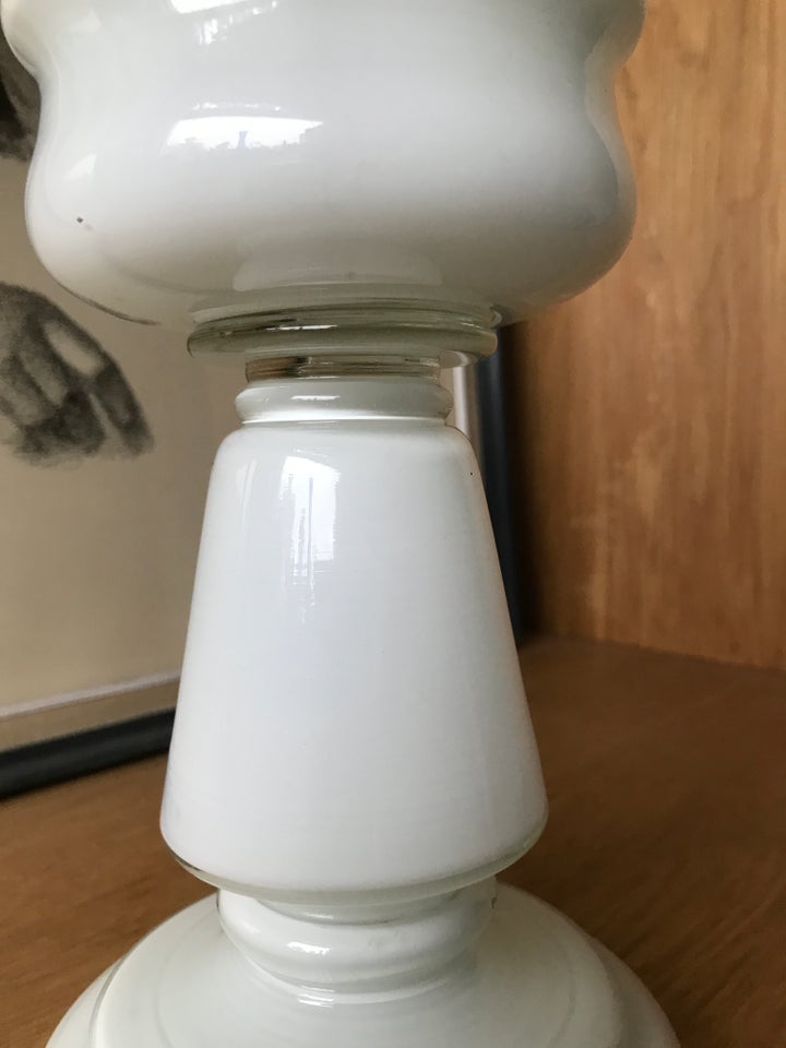 Anden bordlampe, Opaline glas