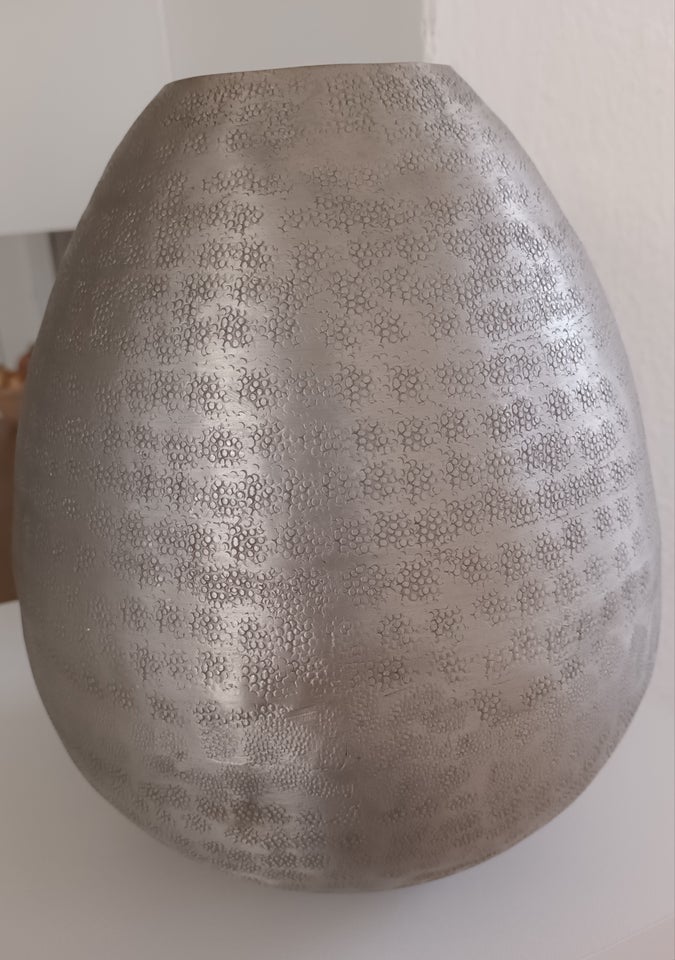 Vase I metal