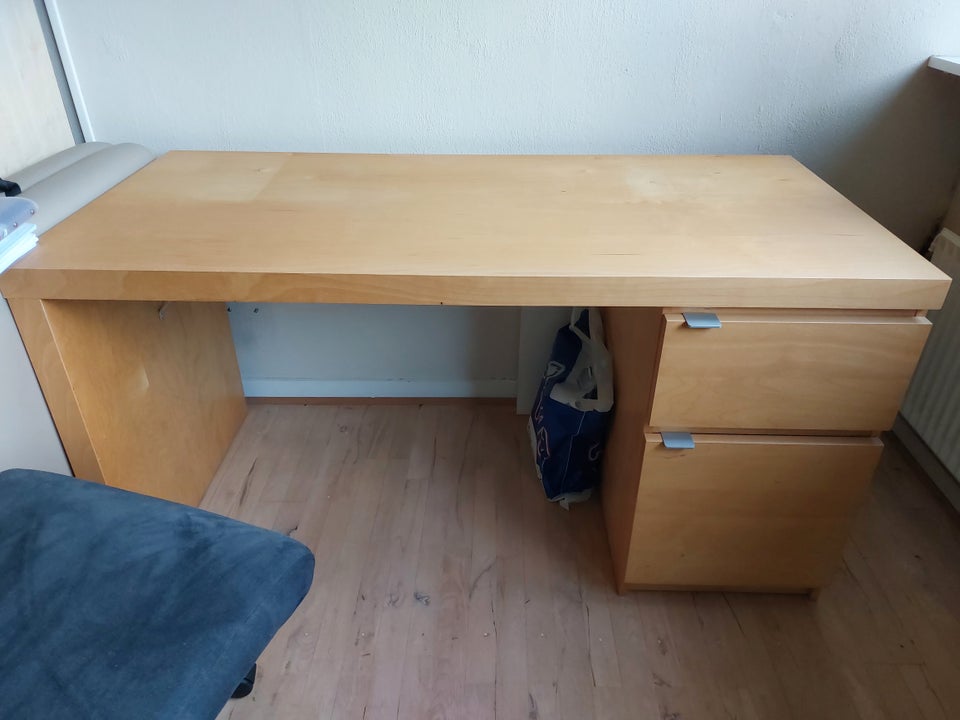 Skrivebord, Ikea, b: 140 d: 65 h: 73