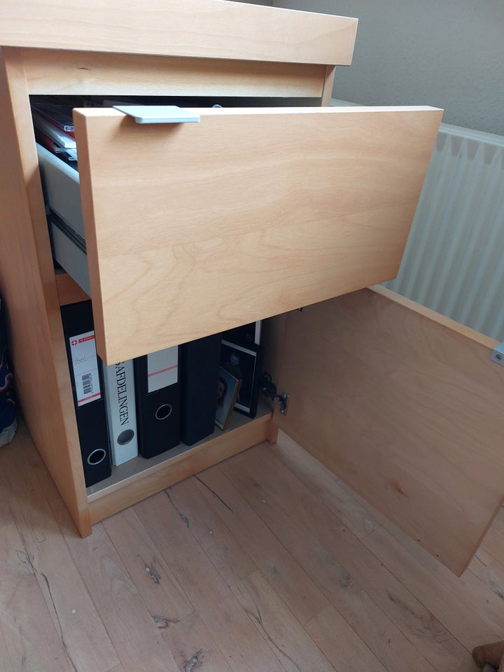 Skrivebord, Ikea, b: 140 d: 65 h: 73