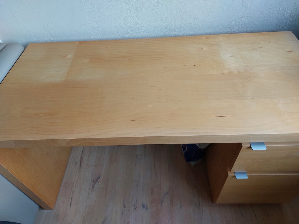 Skrivebord, Ikea, b: 140 d: 65 h: 73