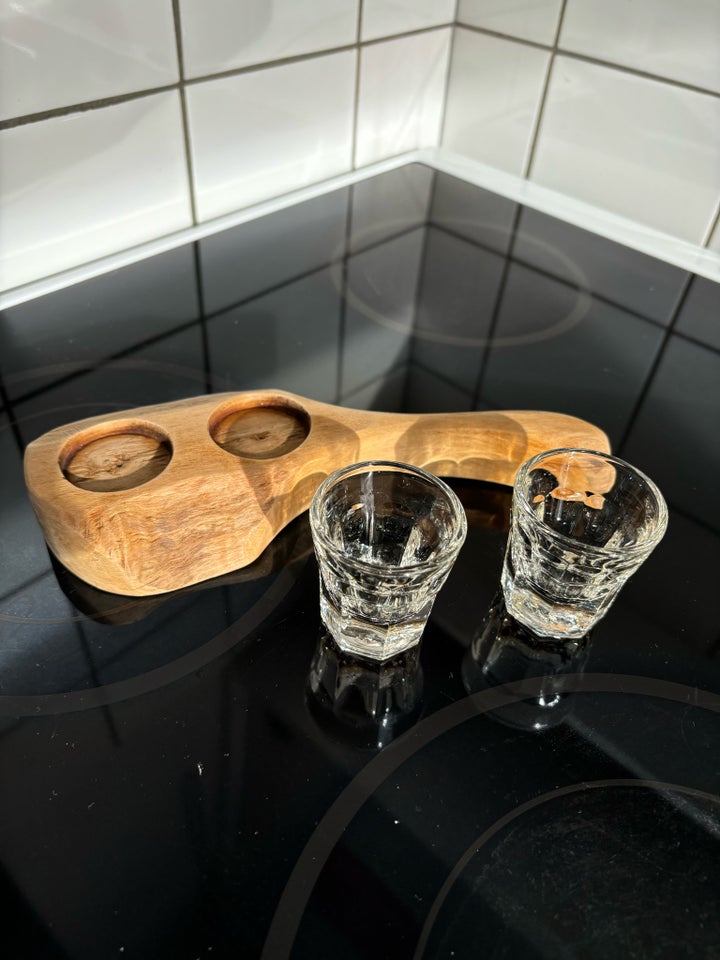 Glas, Shots glas på holder af træ