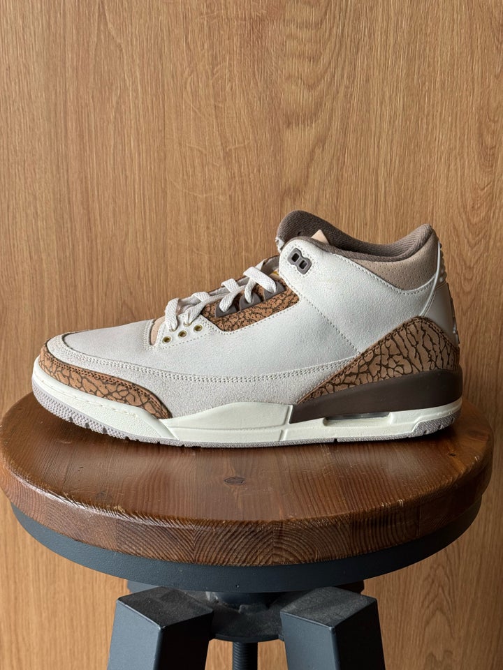 Sneakers, Air Jordan 3 , str. 44