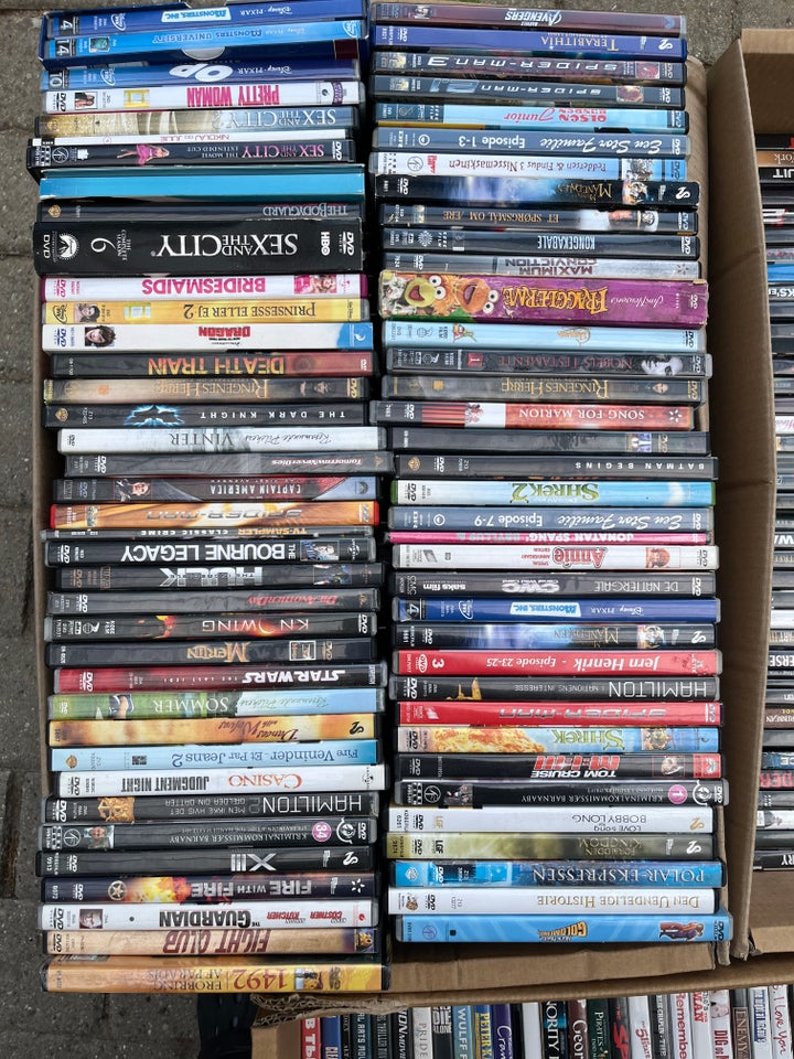 over 450 dvd'er DVD action