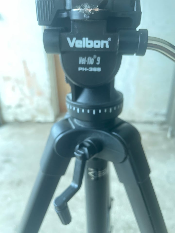 Tre ben, Velbon, Videommate 638