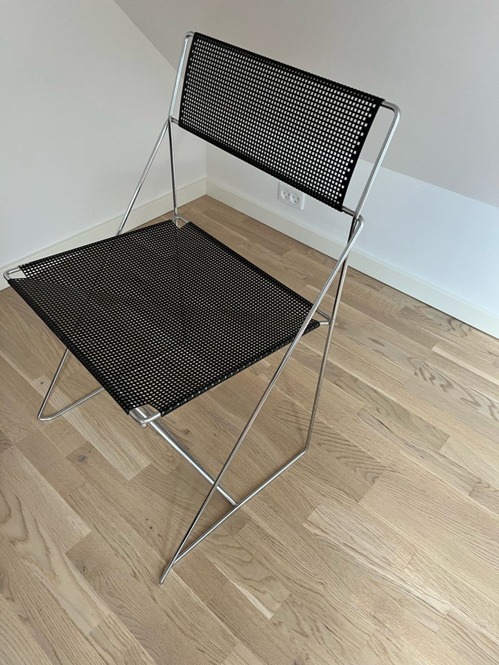 Magnus Olesen X-Line chair