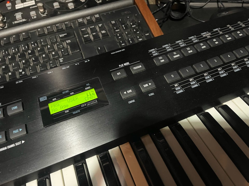 Synthesizer, Alesis QS7