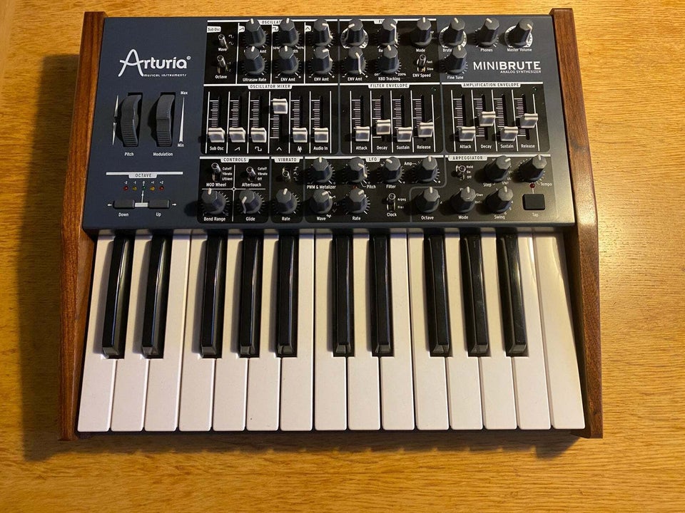 Synthesizer, Arturia MiniBrute