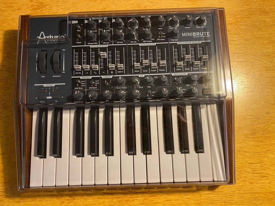 Synthesizer, Arturia MiniBrute