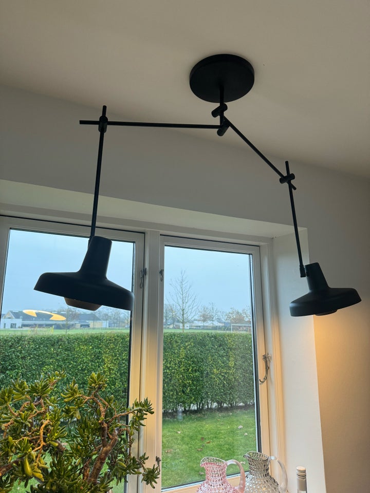 Anden loftslampe, Grupa