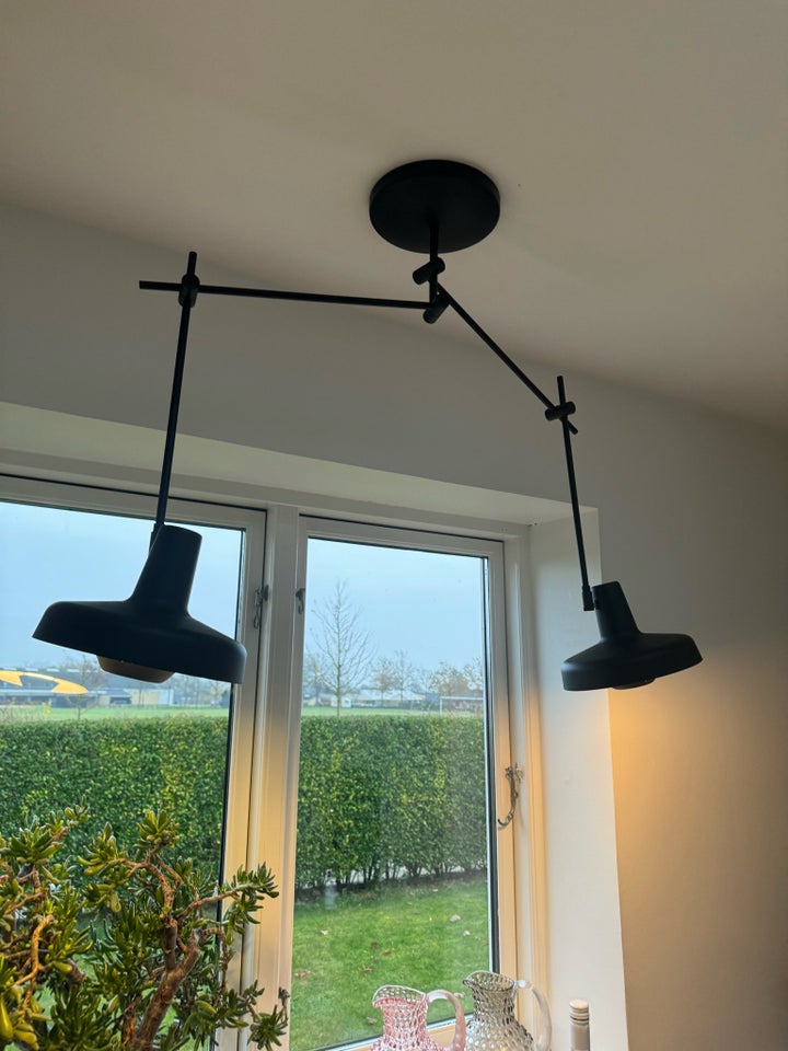 Anden loftslampe, Grupa