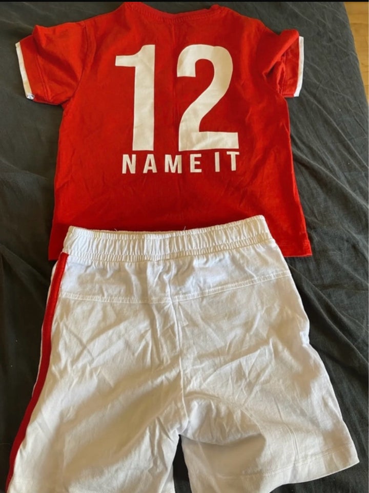 Sportstøj T-shirt + shorts Name