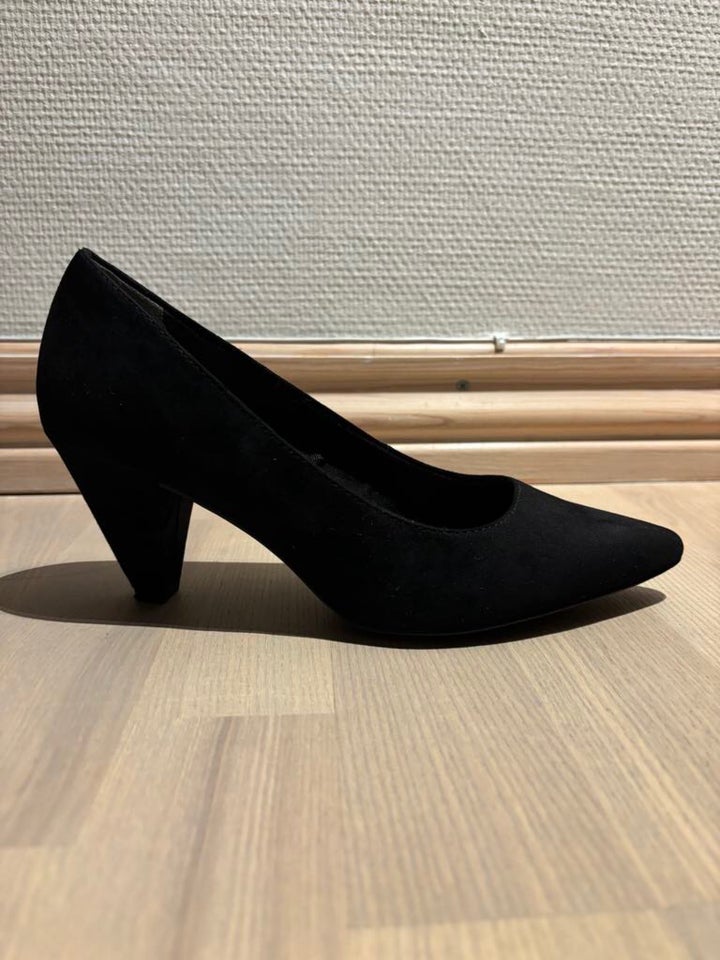 Pumps, str. 39, Tamaris