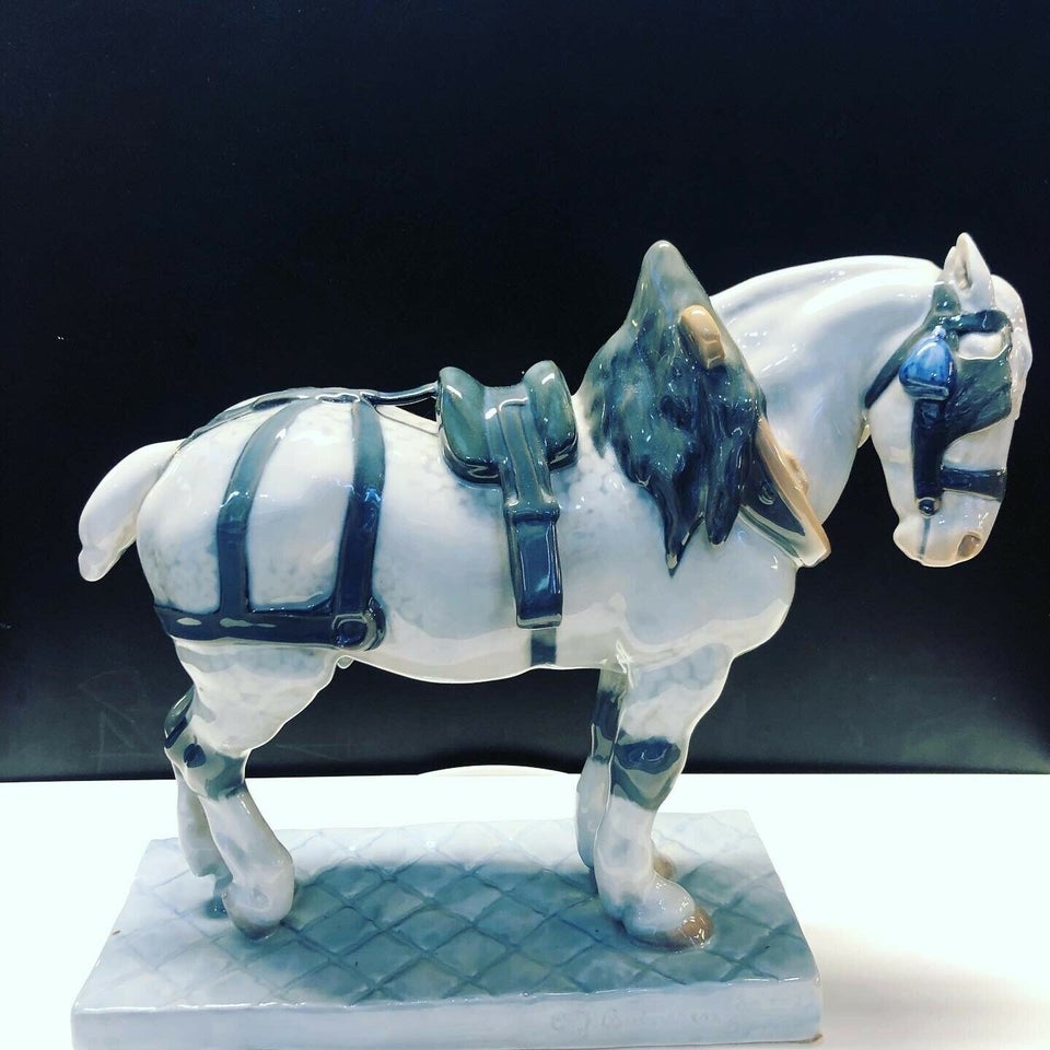 Brygget hest Porcelæn Figur  Royal