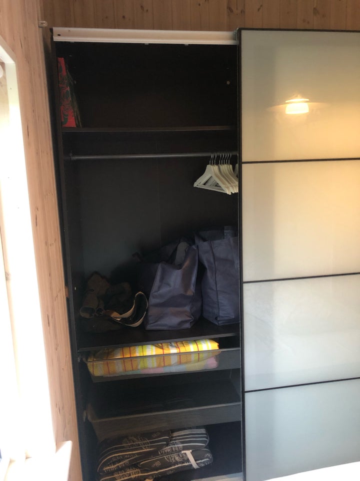 Klædeskab, Ikea, b: 200 d: 62 h: 236