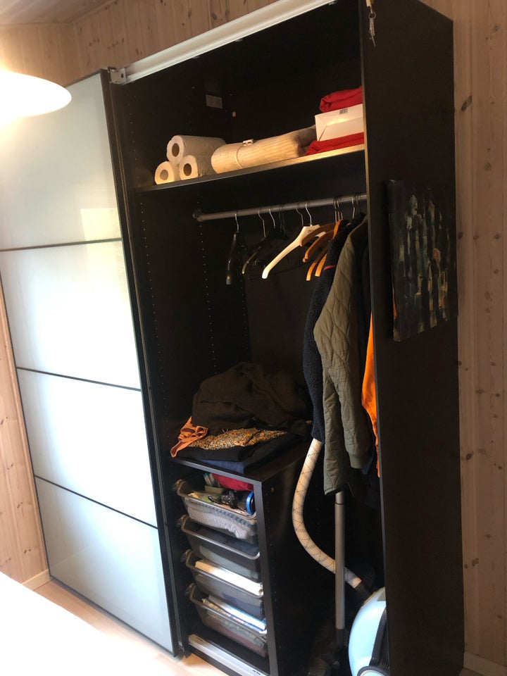 Klædeskab, Ikea, b: 200 d: 62 h: 236