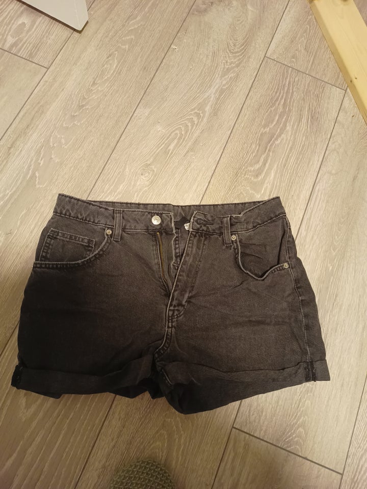 Andet, Shorts, Divided HM