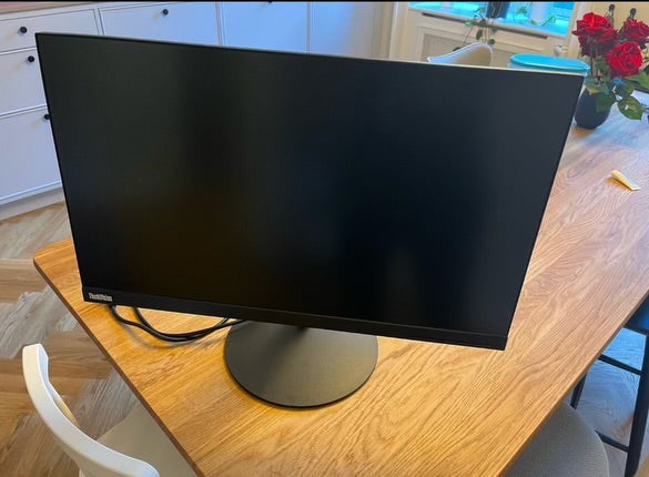 Lenovo Thinkvision fladskærm 24