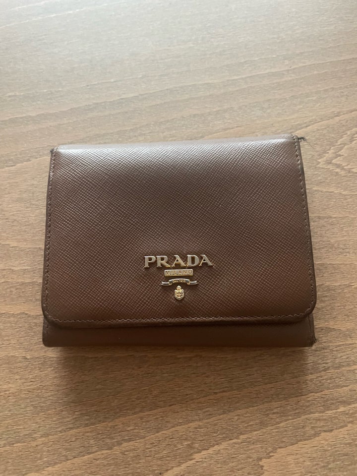 Pung, Prada