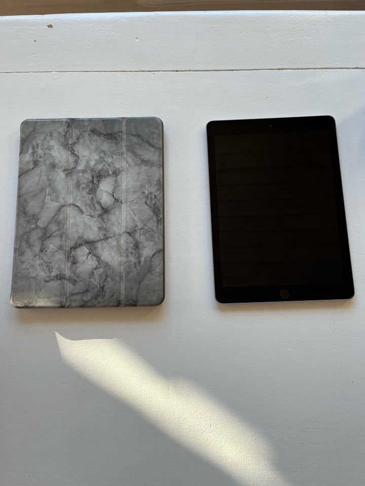 iPad 6, 128 GB, sort