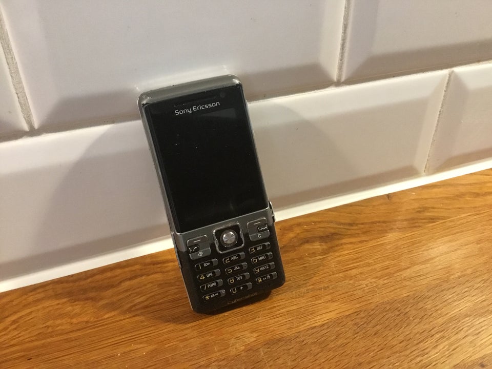 Sony Ericsson C702, Rimelig