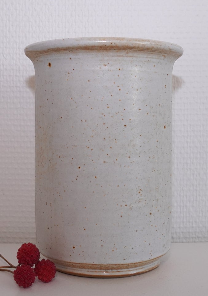 Stentøjs vase med creme glasur
