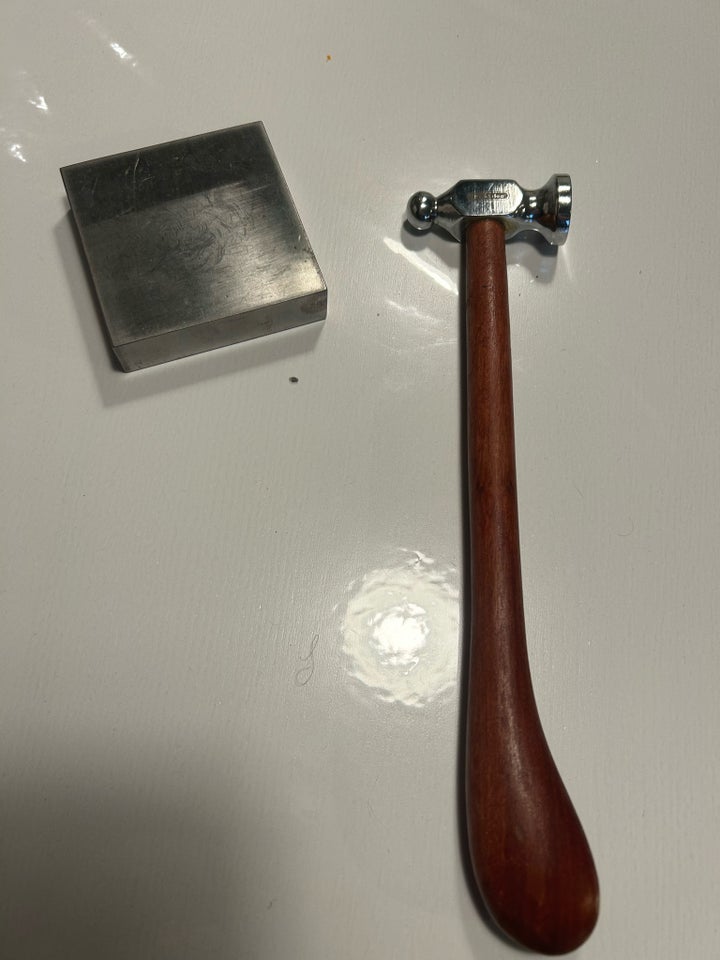 Smykker og sten, Smykke hammer og