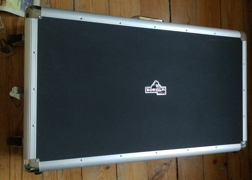 Flightcase, Gorilla Gorilla DJ