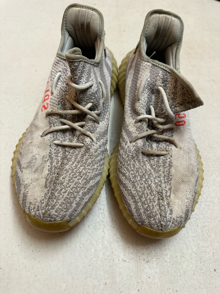 Sneakers, Adidas Yeezy 350V2, str.