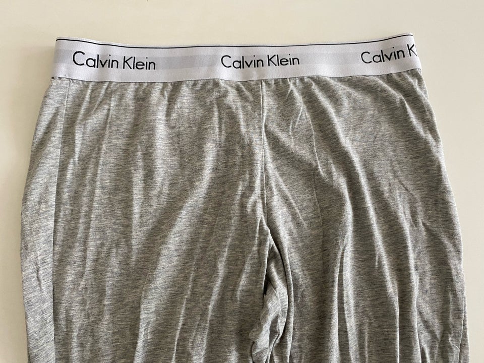 Andet, Calvin Klein , str. 36